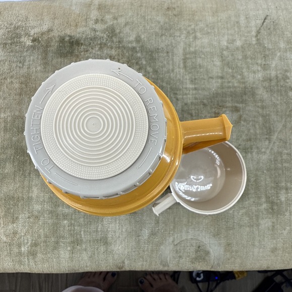 Mustard Yellow Vintage KING SEELEY Plastic Thermos Vacuum Bottle Complete - Picture 4 of 6